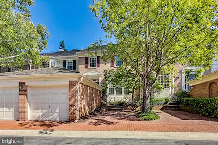 21 Maplewood Park Ct Bethesda, MD 20814