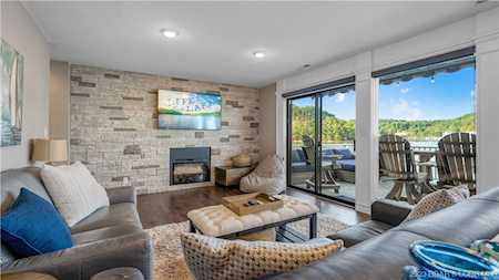59 Ginger Point Lake Ozark, MO 65049