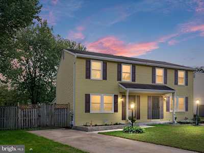 7999 Woodhall Dr Glen Burnie, MD 21061