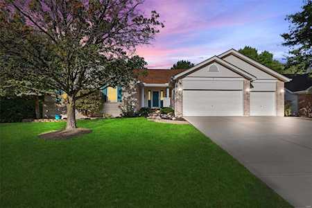 21 Ravens Pointe Drive Lake St Louis, MO 63367