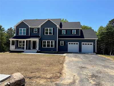8 Cassidy Trl Coventry, RI 02816