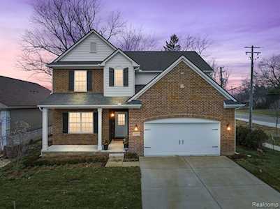 24181 Liberty Hill Dr Farmington, MI 48336