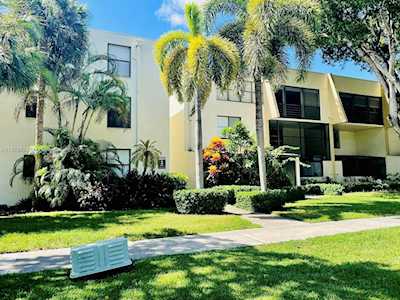 20300 W Country Club Dr #PH22-3 Aventura, FL 33180