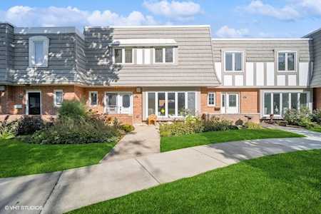 1497 Chantilly Ct Highland Park, IL 60035