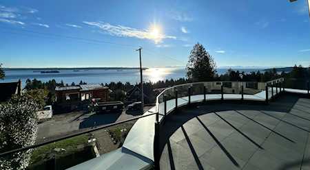 2623 Ottawa Avenue West Vancouver, BC V7V 2T6