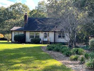 4705 Crestwood Dr Mineral Springs, NC 28112