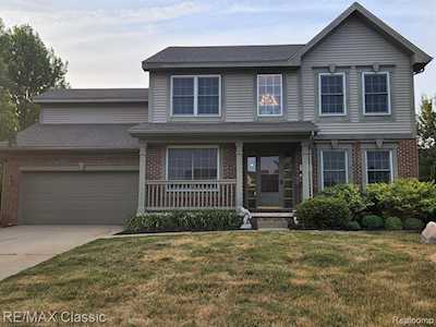 9100 Ambergrove Dr Hartland Twp, MI 48843