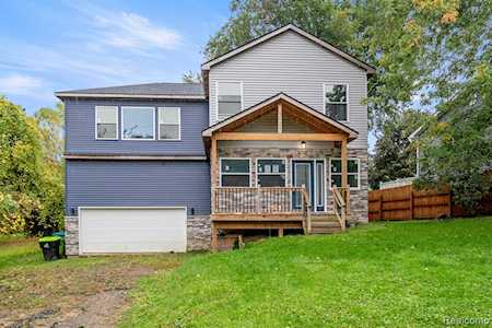 228 Shamrock Hill Novi, MI 48377