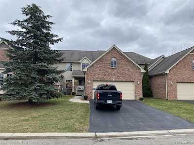 8095 Wood Stone Ct #18 Grand Blanc Twp, MI 48507