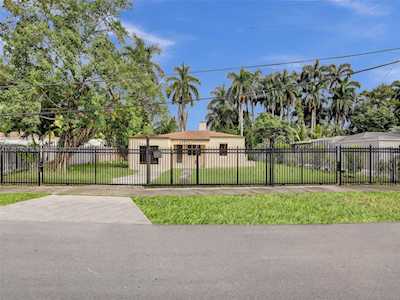 167 NW 84th St Miami, FL 33150