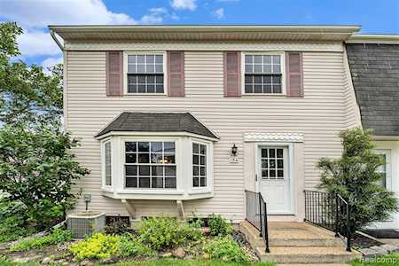 154 Neptune Dr #54 Walled Lake, MI 48390
