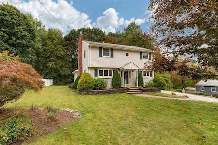 4 Caroline St Burlington, MA 01803
