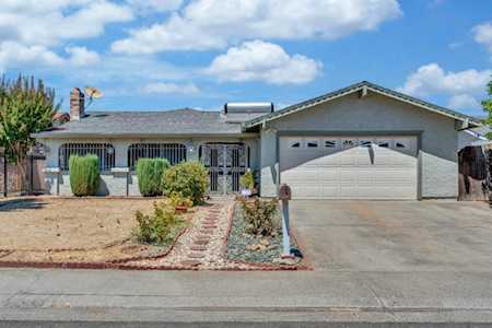 8283 Hayfield Circle Sacramento, CA 95828