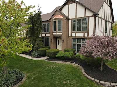 21615 Glenwild Dr Northville, MI 48167