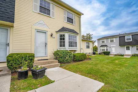 269 Lake Village Dr Walled Lake, MI 48390