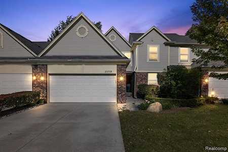 20719 Ashford Dr Macomb, MI 48044