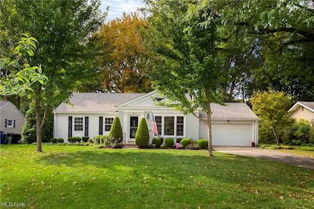 416 Pellett Dr Bay Village, OH 44140