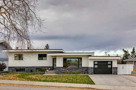 183 Cardiff Dr NW Calgary, AB T2K 1S1