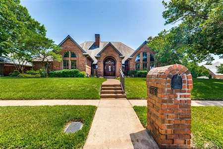 805 Overlake Court Euless, TX 76039