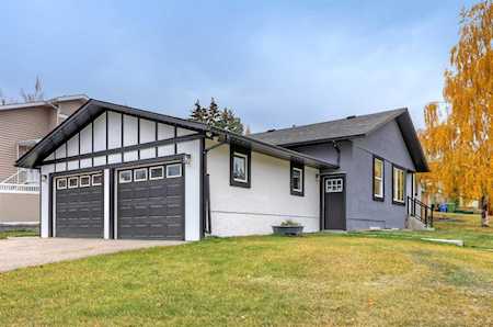 115 Edgepark Blvd NW Calgary, AB T3A 4A8
