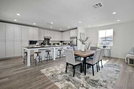 119 La Lomita Dr Escondido, CA 92026