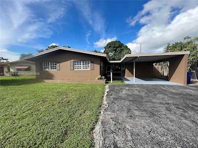 4531 NW 32nd Ct Lauderdale Lakes, FL 33319