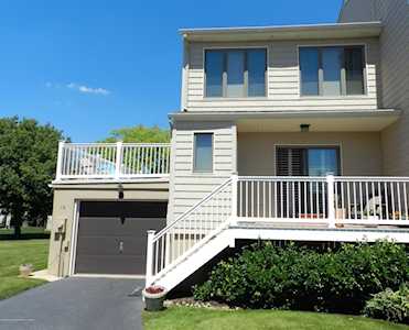 15 Meredith Ct Monmouth Beach, NJ 07750