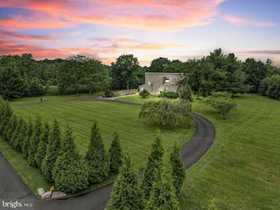 6 Creekside Dr Ivyland, PA 18974