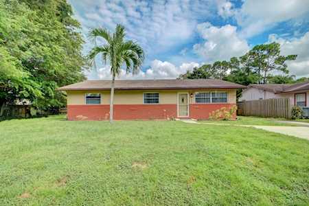 7696 1st Terrace Lake Worth, FL 33463
