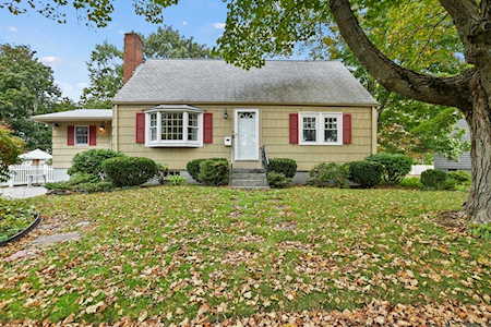 8 Crosby Road Reading, MA 01867