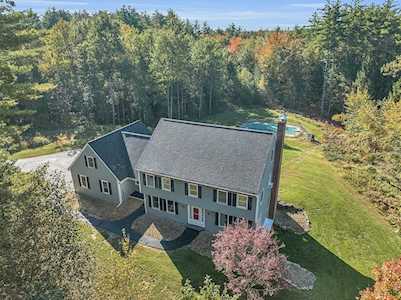 17 Deer Hollow Dr Amherst, NH 03031