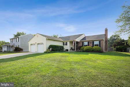5 Lancaster Dr Marlton, NJ 08053