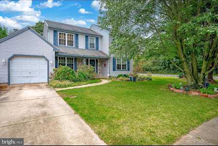 1 Locust Dr Blackwood, NJ 08012