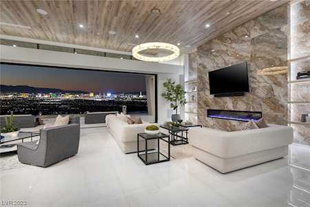 674 Dragon Point Dr Henderson, NV 89012