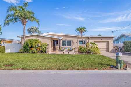 348 La Hacienda Dr Indian Rocks Beach, FL 33785