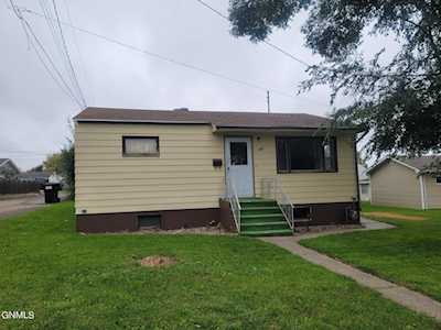 202 NE 10th Ave Mandan, ND 58554