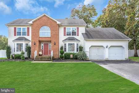 8 Nathalie Dr Bayville, NJ 08721