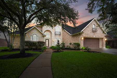 3304 Castle Creek Ct League City, TX 77573