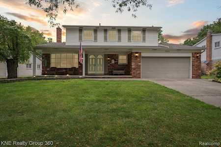 5393 Patterson Dr Troy, MI 48085