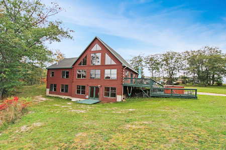 1051/1053 N Main St Winterport, ME 04496