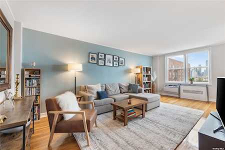 46-01 39th Avenue #521 Sunnyside, NY 11104