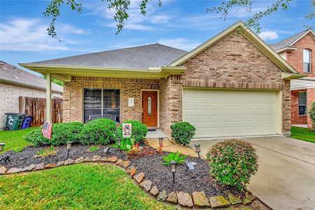 6841 Ridgewood Ln Dickinson, TX 77539
