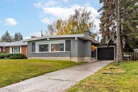 5311 Lakeview Dr SW Calgary, AB T3E 5S1