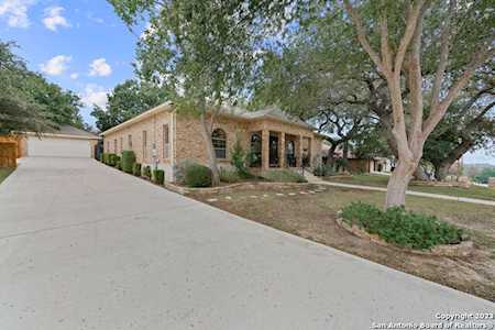423 E Tanglewood Dr New Braunfels, TX 78130