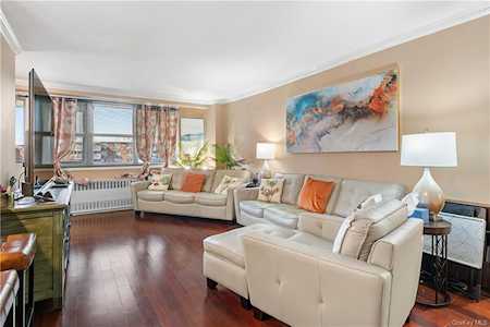 880 Boynton Ave #18F Bronx, NY 10473