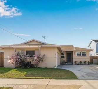 960 Catalina Ave Seal Beach, CA 90740