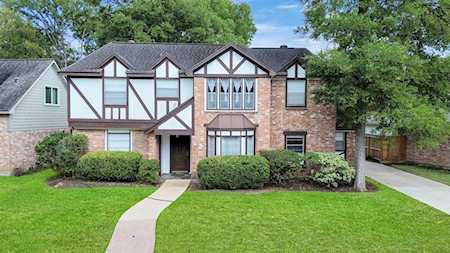 2103 Richmond Dr Richmond, TX 77406