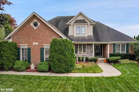 18006 Thomas Dr Macomb, MI 48044