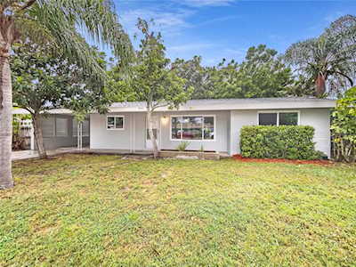 4225 Webber St Sarasota, FL 34232