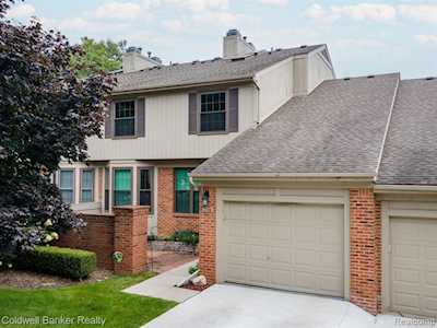 7136 Green Farm Rd West Bloomfield Twp, MI 48322
